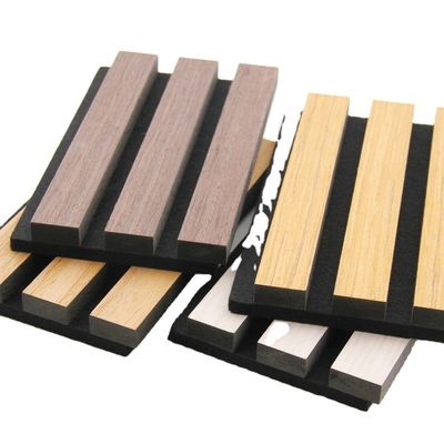 İyi fiyat Eco-Friendly Akupanel Acoustic Slat Wall Panel with 550kg/m3 ~ 880kg/m3 Density and 21mm Thickness for Modern Living Room Soundproofing çevrimiçi